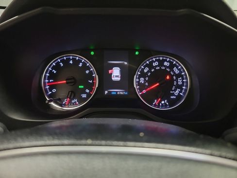 Used 2020 Toyota RAV4 XLE Premium FWD image 26
