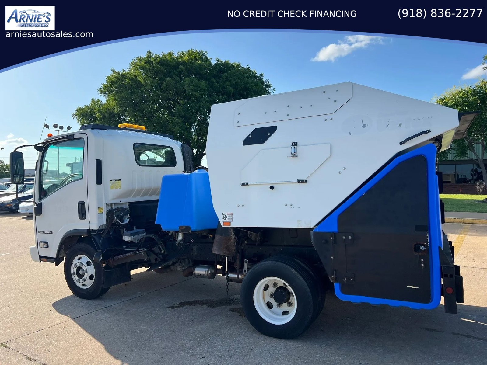Used 2016 Isuzu NPR RWD image 2