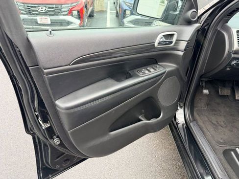 Certified 2022 Jeep Grand Cherokee Laredo X image 20