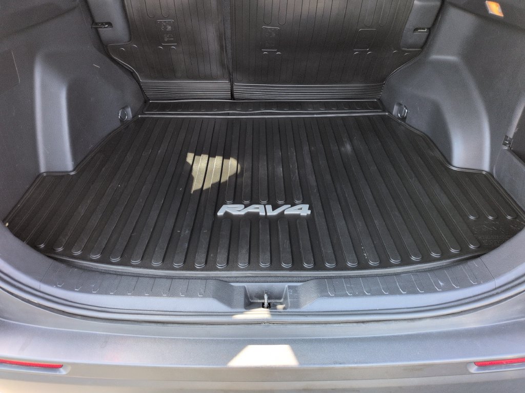 Used 2021 Toyota RAV4 LE AWD/4WD image 23