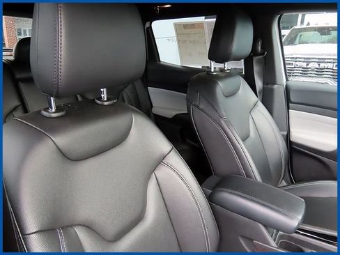 Certified 2025 Jeep Compass Limited AWD/4WD image 9