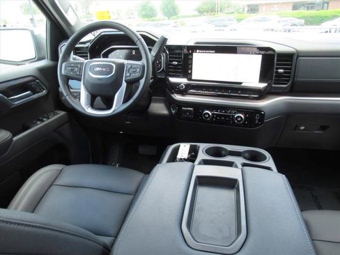 Certified 2026 GMC Sierra 1500 SLT AWD/4WD image 13