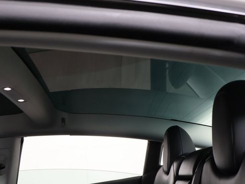 Used 2023 Tesla Model 3 Standard Range image 19