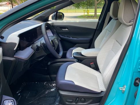 Used 2026 Nissan Leaf Platinum+ w/ Floor Mat Package (Platinum+) FWD image 15