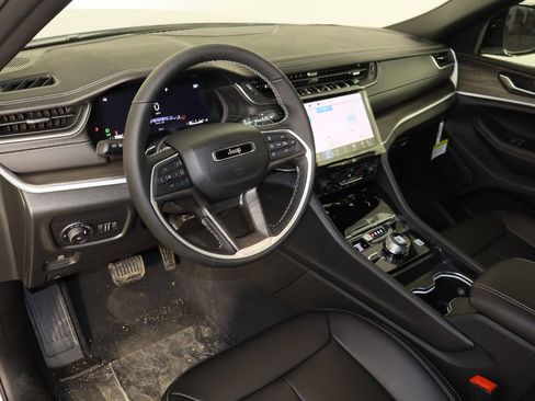 New 2025 Jeep Grand Cherokee Limited image 27