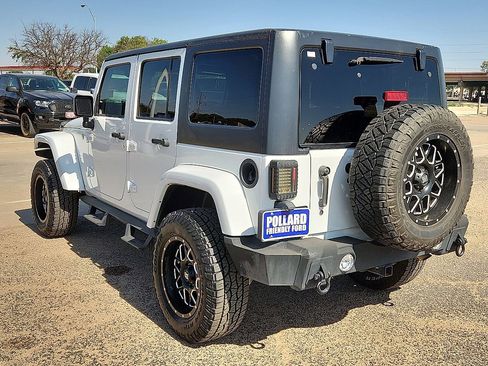 Used 2017 Jeep Wrangler Unlimited Sahara AWD/4WD image 2