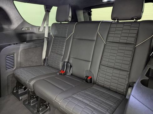 Used 2025 Cadillac Escalade ESV V AWD/4WD image 18