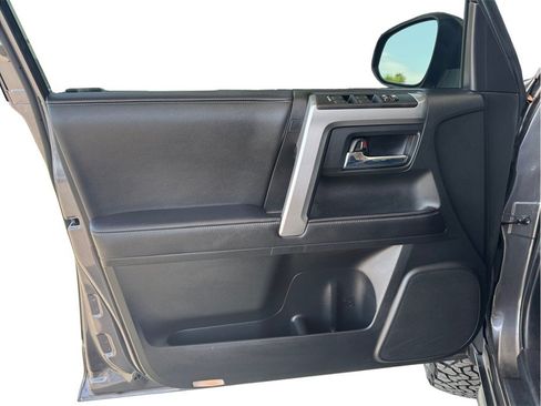 Used 2022 Toyota 4Runner SR5 AWD/4WD image 20