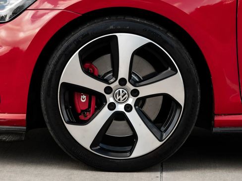 Used 2018 Volkswagen GTI SE image 20