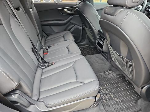 Used 2025 Audi Q7 3.0T Premium Plus w/ Premium Plus Package AWD/4WD image 12