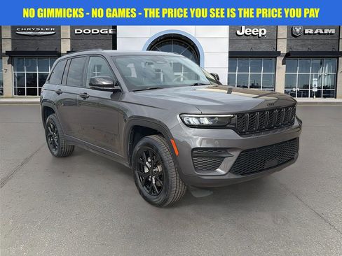 Used 2024 Jeep Grand Cherokee Altitude RWD image 1