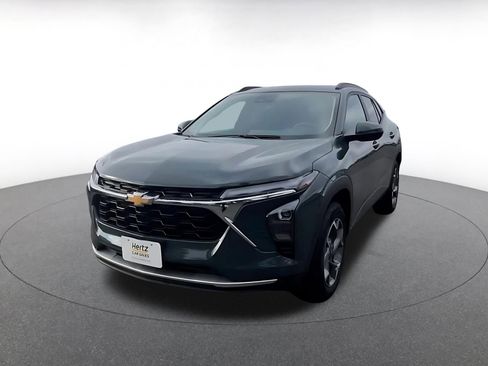 Used 2025 Chevrolet Trax LT image 7