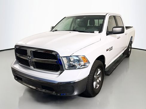 Used 2017 RAM 1500 Classic SLT AWD/4WD image 4