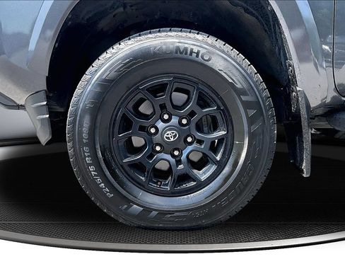 Used 2021 Toyota Tacoma SR5 AWD/4WD image 35