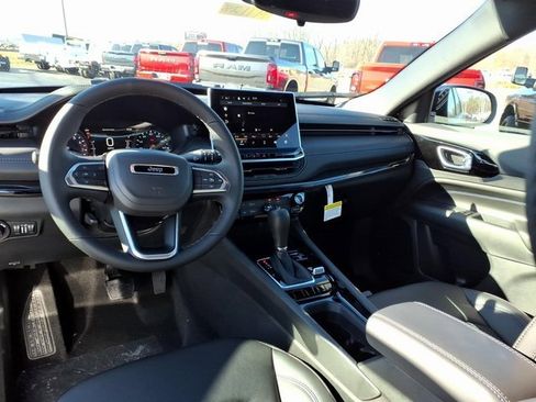 New 2026 Jeep Compass Latitude image 11