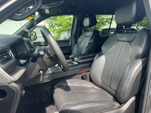 Used 2022 Jeep Wagoneer Series II AWD/4WD image 17