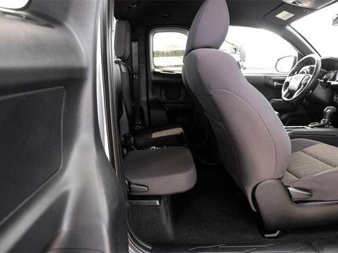 Used 2016 Toyota Tacoma TRD Sport w/ Towing Package image 34