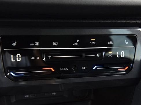 Used 2023 Volkswagen Tiguan SE w/ Panoramic Sunroof Package FWD image 14