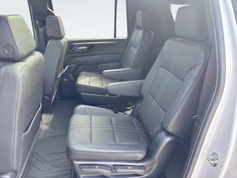 Used 2025 Chevrolet Suburban High Country AWD/4WD image 23