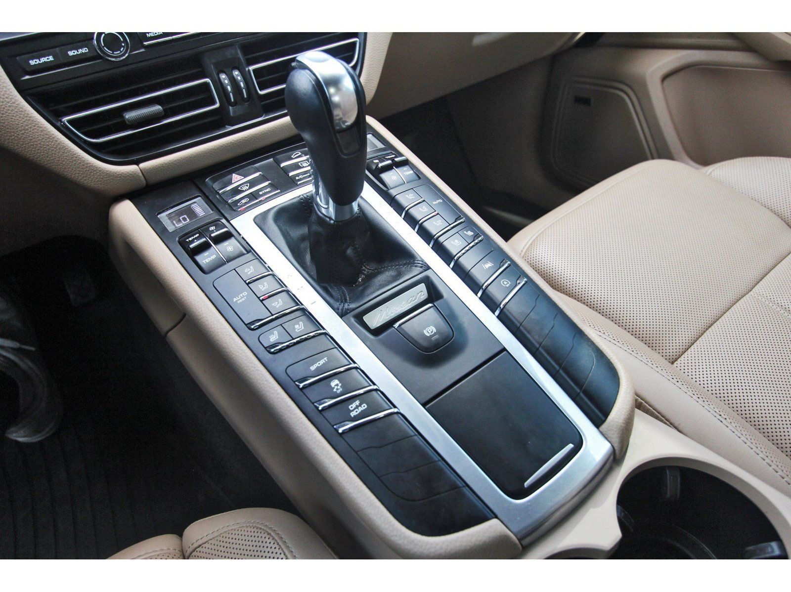 Used 2021 Porsche Macan AWD/4WD image 18