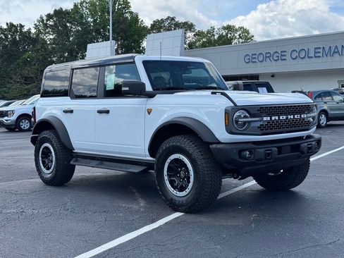 New 2025 Ford Bronco Badlands image 2