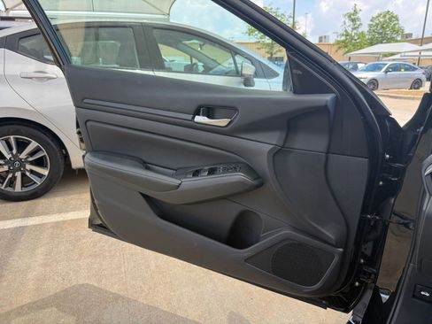 Used 2025 Nissan Altima 2.5 SV FWD image 18