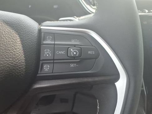 Certified 2023 Jeep Grand Cherokee Limited AWD/4WD image 29