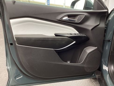 Used 2025 Chevrolet Trax LT FWD image 29
