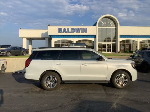 Used 2025 Ford Expedition Active AWD/4WD image 8
