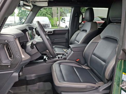 Used 2025 Ford Bronco Outer Banks AWD/4WD image 16