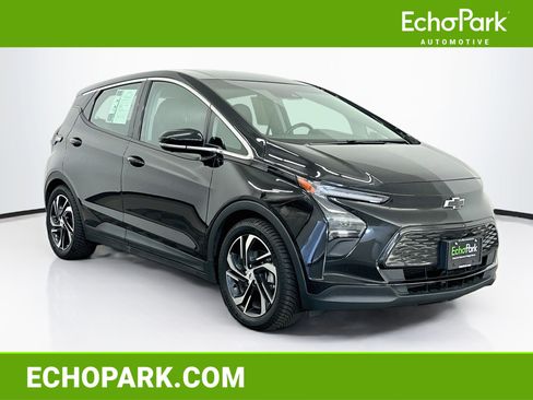Used 2023 Chevrolet Bolt LT w/ Infotainment Package FWD image 1