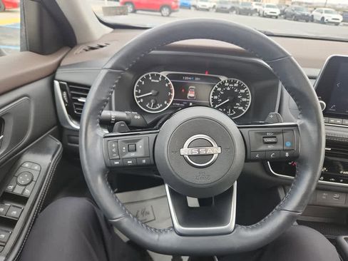 Used 2023 Nissan Rogue SV w/ SV Premium Package image 27