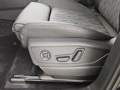 New 2026 Audi SQ5 Premium Plus image 18