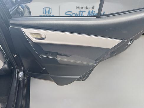 Used 2018 Toyota Corolla LE FWD image 29