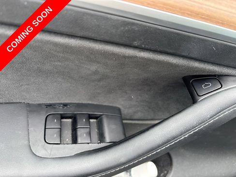 Used 2025 Tesla Model Y Long Range RWD image 19