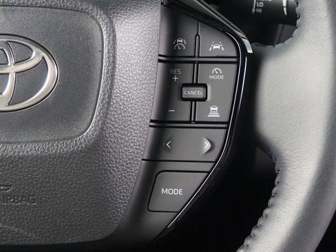 Used 2023 Toyota bZ4X Limited image 32