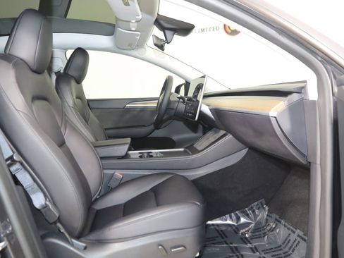 Used 2024 Tesla Model Y Long Range RWD image 14