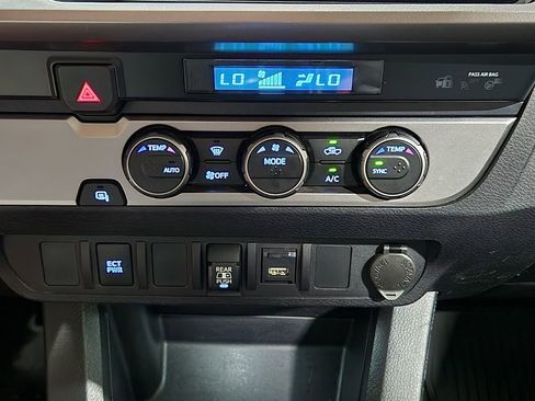 Used 2022 Toyota Tacoma SR5 RWD image 39