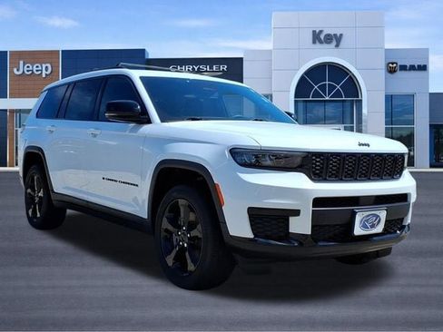 Used 2023 Jeep Grand Cherokee L Laredo AWD/4WD image 7