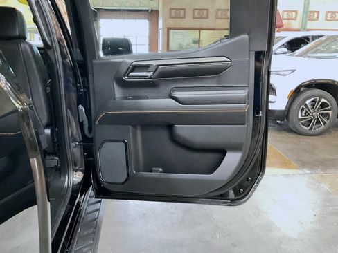 Certified 2024 GMC Sierra 1500 AT4 w/ Technology Package AWD/4WD image 17