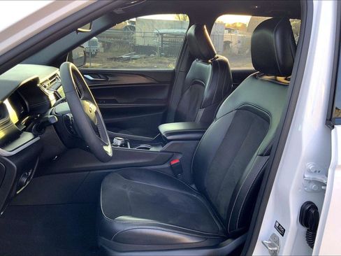 Certified 2023 Jeep Grand Cherokee Altitude image 25