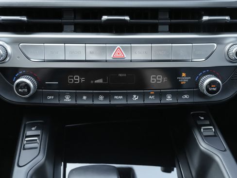 Used 2023 Kia Telluride S w/ S Sunroof Package FWD image 15