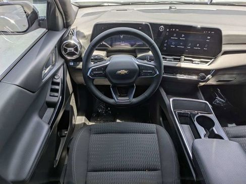 Used 2025 Chevrolet Equinox LT FWD image 16