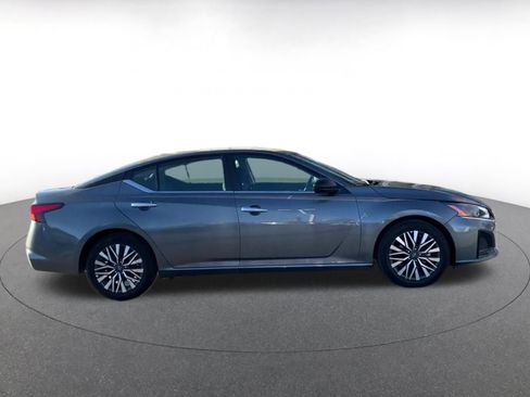 Used 2025 Nissan Altima 2.5 SV image 16