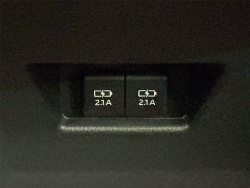 Certified 2022 Toyota Venza XLE image 34