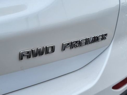 Used 2022 Chevrolet Equinox Premier AWD/4WD image 33