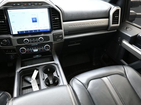 Used 2022 Ford F250 Platinum w/ FX4 Off-Road Package image 39