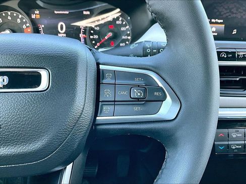 Used 2023 Jeep Compass Limited image 19