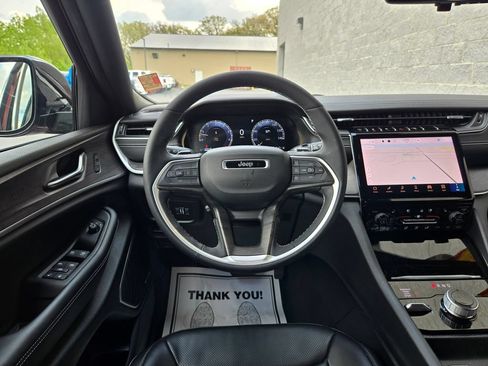 Used 2025 Jeep Grand Cherokee Limited w/ Luxury Tech Group II AWD/4WD image 36