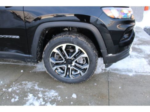 Certified 2022 Jeep Compass Limited image 23